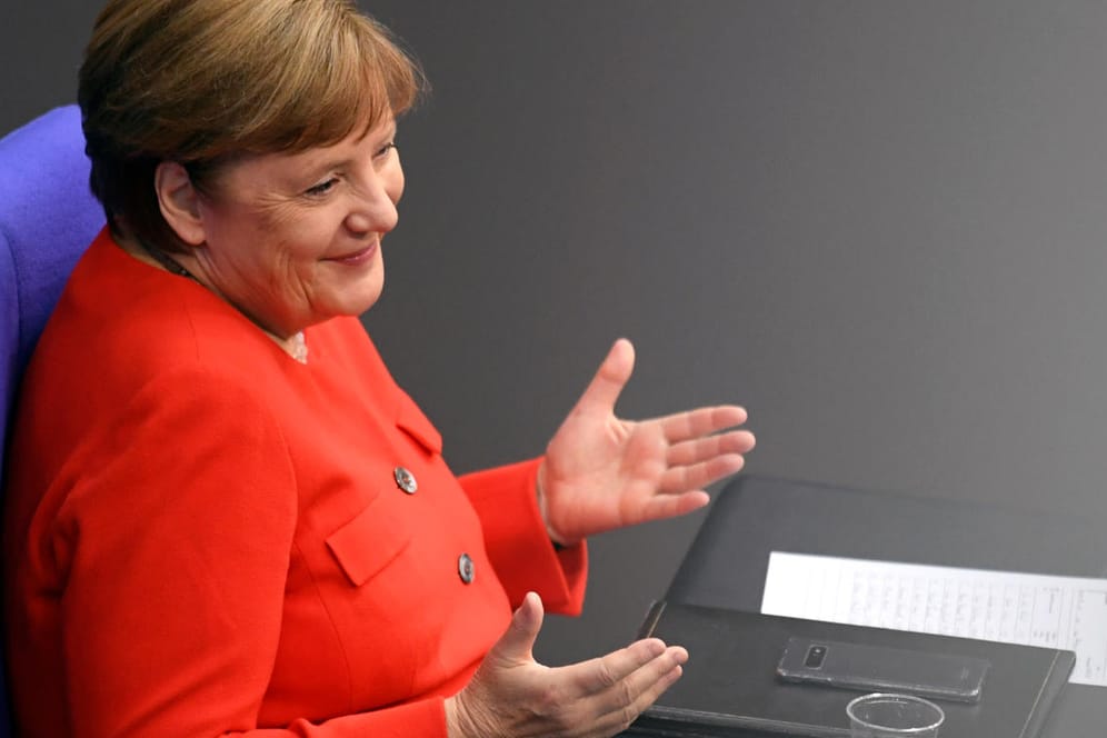 Angela Merkel: Die Bundeskanzlerin reagierte während einer Rede mit trockenem Humor auf Zwischenrufe aus der AfD.