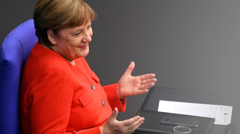 Angela Merkel: Die Bundeskanzlerin reagierte während einer Rede mit trockenem Humor auf Zwischenrufe aus der AfD.
