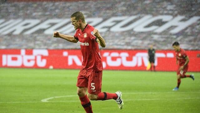 Sven Bender hat vier Bundesliga-Tore für Bayer Leverkusen erzielt: Zwei gegen Mönchengladbach und zwei gegen Köln. Sven Bender hat vier Bundesliga-Tore für Bayer Leverkusen erzielt: Zwei gegen Mönchengladbach und zwei gegen Köln.