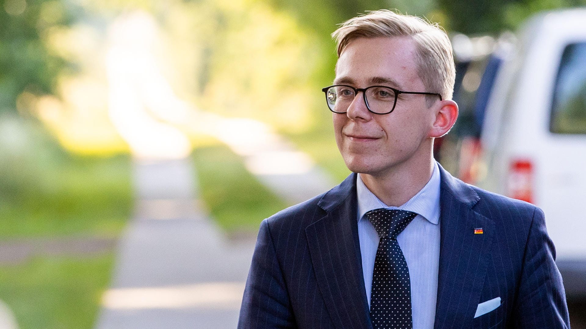 Philipp Amthor will CDU-Landesvorsitzender in Mecklenburg-Vorpommern werden. Der Bundestagsabgeordnete ist wegen seiner Nebentätigkeit und seiner Lobbyarbeit für das US-Unternehmen Augustus Intelligence massiv in die Kritik geraten.