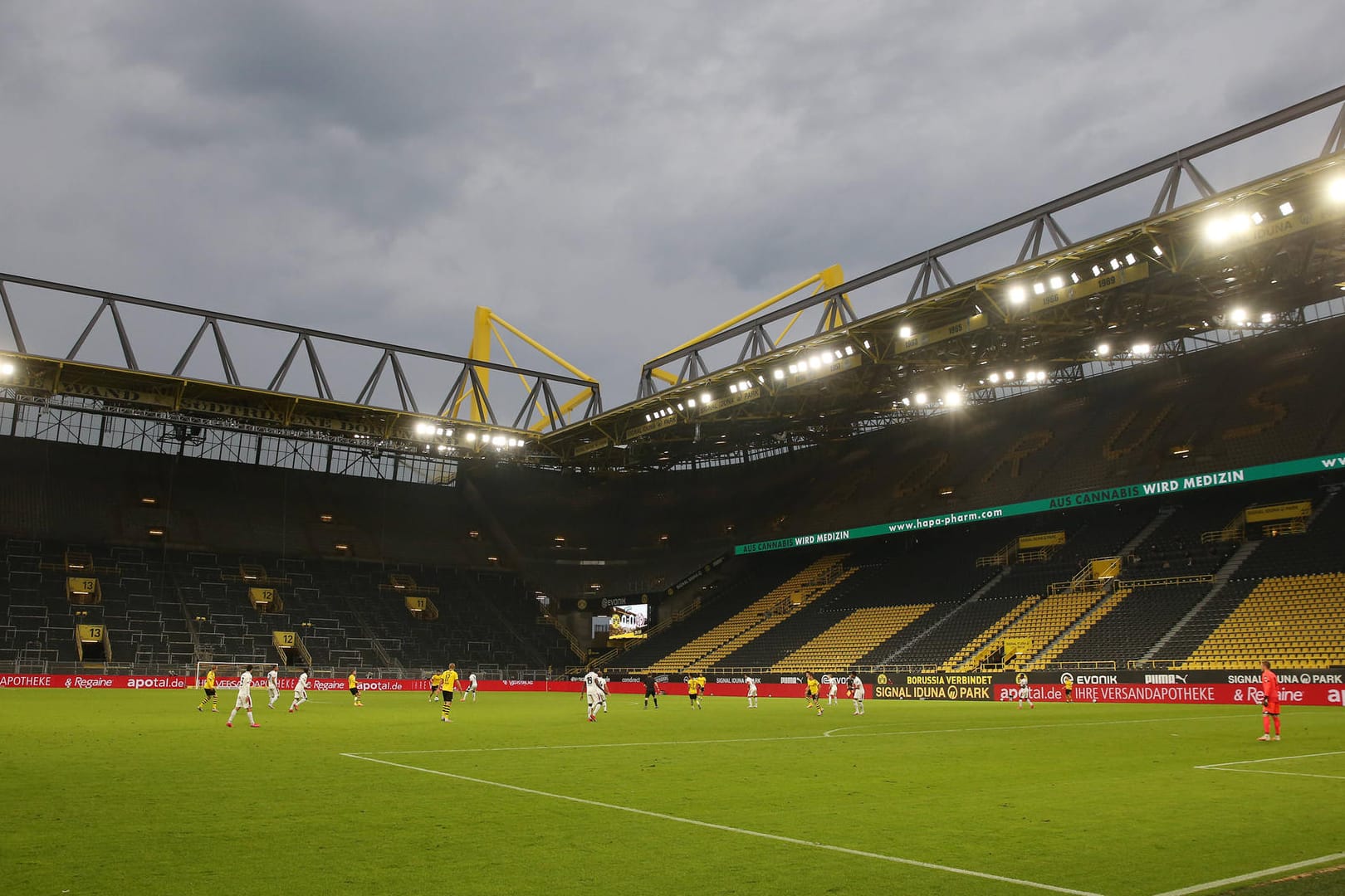 Leere Ränge sollen im Signal-Iduna-Park bald der Vergangenheit angehören: Der BVB testet am Einlass Wärmebildkameras.