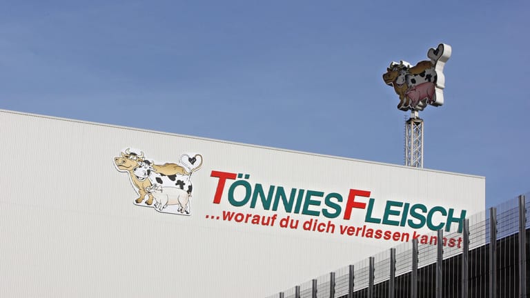 Tönnies-Betrieb in Rheda-Wiedenbrück: Der Konzern ist von der Corona-Krise stark getroffen.