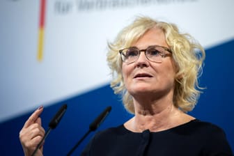 Christine Lambrecht: Die Bundesjustizministerin will das Strafrecht bei Kindesmissbrauch und Kinderpornografie verschärfen.
