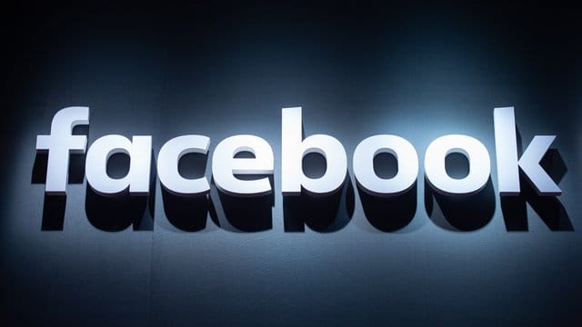 Facebook war erst vor wenigen Wochen kritisiert worden, weil das Netzwerk umstrittene Äußerungen Trumps nicht von der Plattform nahm oder als problematisch markierte. Facebook war erst vor wenigen Wochen kritisiert worden, weil das Netzwerk umstrittene Äußerungen Trumps nicht von der Plattform nahm oder als problematisch markierte.