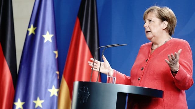 Bundeskanzlerin Angela Merkel (CDU) und ihre EU-Kollegen berieten erstmals über das geplante Konjunkturprogramm zum Wiederaufbau nach der Corona-Krise. Bundeskanzlerin Angela Merkel (CDU) und ihre EU-Kollegen berieten erstmals über das geplante Konjunkturprogramm zum Wiederaufbau nach der Corona-Krise.