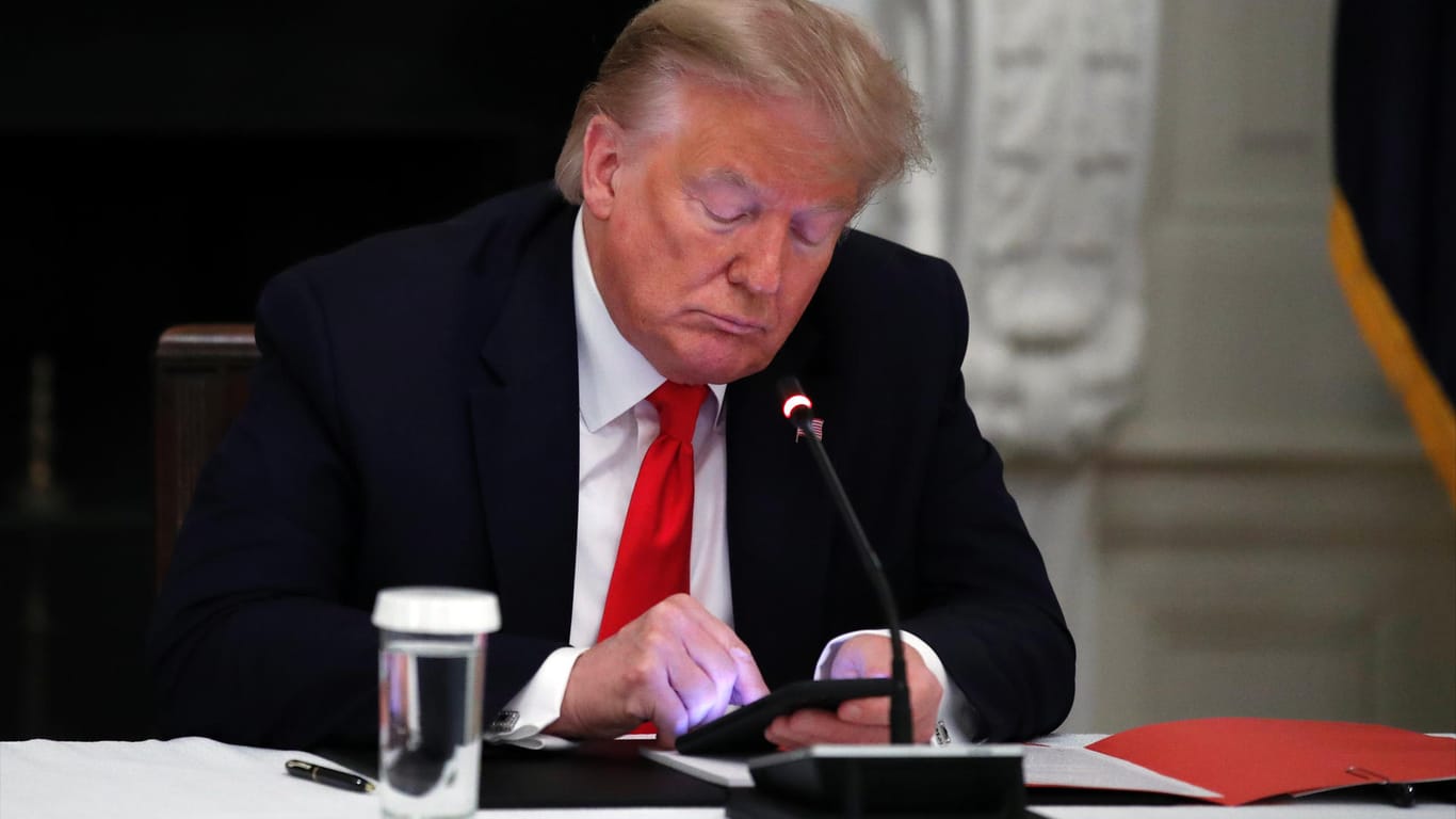 Donald Trump bei Veranstaltung zur Wirtschaft im Weißen Haus: Der Präsident wirkt desinteressiert.