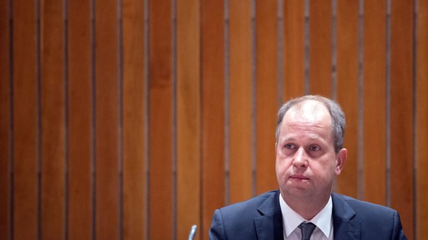 Joachim Stamp sitzt im Landtag von Nordrhein-Westfalen