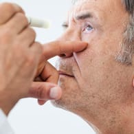 Augenuntersuchung: Im Alter sind regelmäßige Vorsorgeuntersuchung beim Augenarzt wichtig.