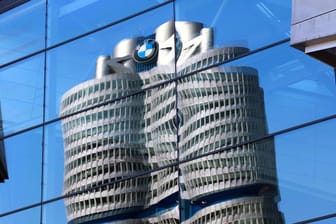 Die Konzernzentrale von BMW in München: Der Autobauer will Tausende Stellen streichen.
