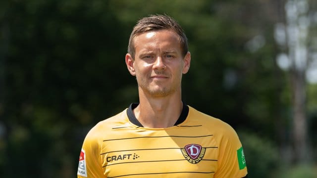Dynamo Dresdens Spieler Chris Löwe ließ nach der Niederlage in Kiel seinen Emotionen freien Lauf. Dynamo Dresdens Spieler Chris Löwe ließ nach der Niederlage in Kiel seinen Emotionen freien Lauf.