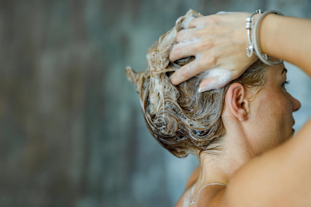Haarewaschen: Ist eine Haarkur oder ein Conditioner besser?