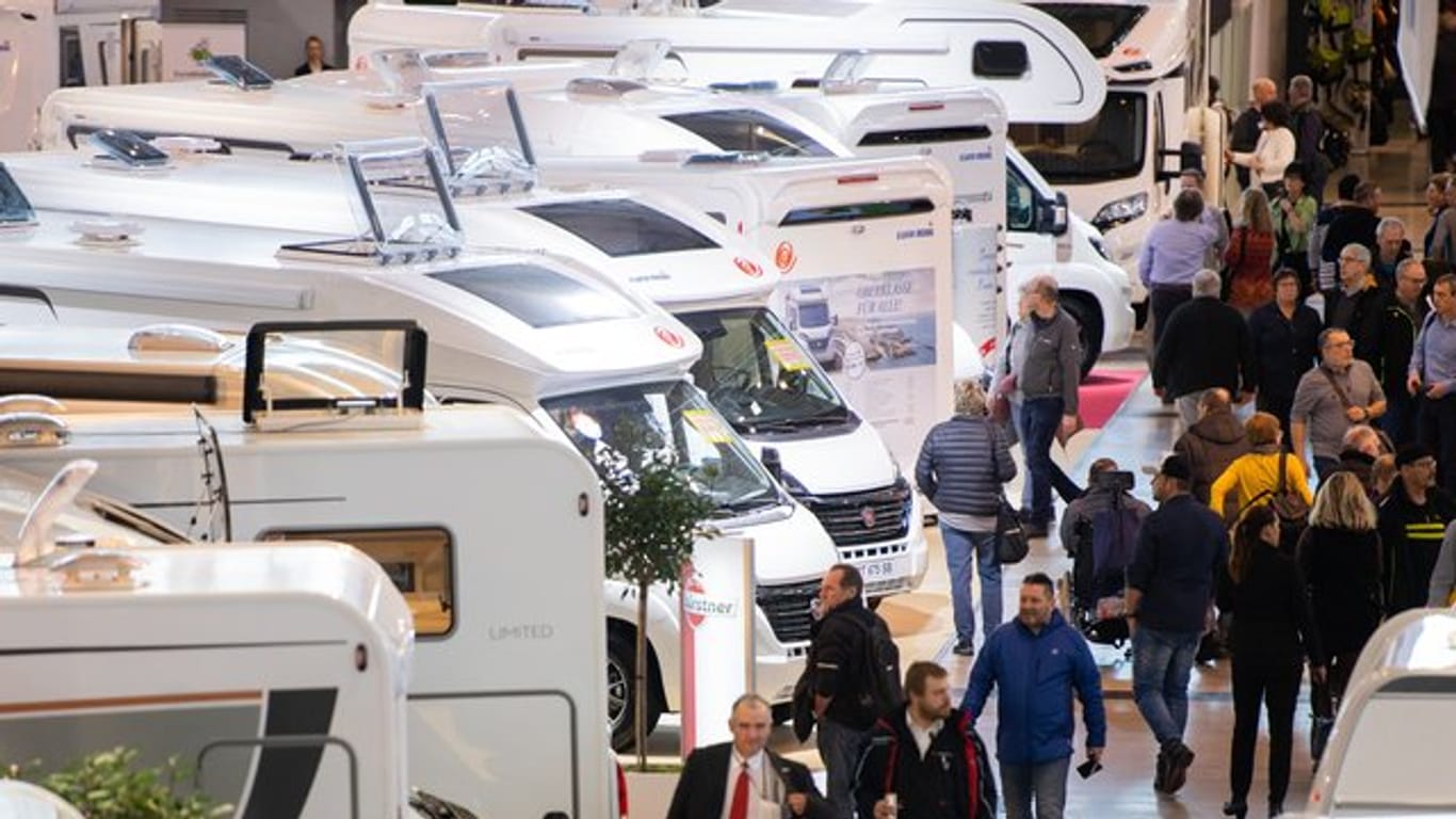 Wohnmobile stehen auf der Reisemesse CMT in Stuttgart (Symbolbild).