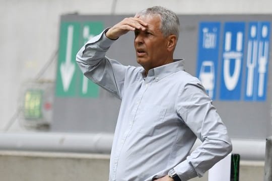 Hat vor dem Spiel in Leipzig große Personalsorgen: BVB-Trainer Lucien Favre.