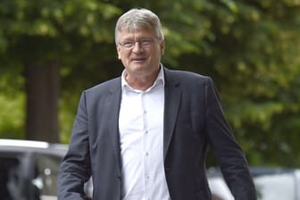 Jörg Meuthen, AfD-Parteichef, auf dem Weg zum nicht-öffentlichen AfD-Bundeskonvent im sächsische Lommatzsch.