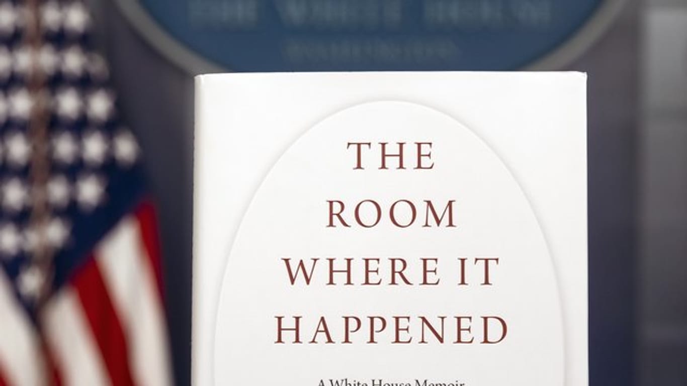 Ein Exemplar von "The Room Where It Happened" des ehemaligen nationalen Sicherheitsberaters John Bolton steht im Weißen Haus.