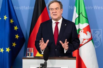 Armin Laschet: Der Ministerpräsident von Nordrhein-Westfalen spricht während einer Pressekonferenz zum Corona-Massenausbruch im Schlachtbetrieb Tönnies.