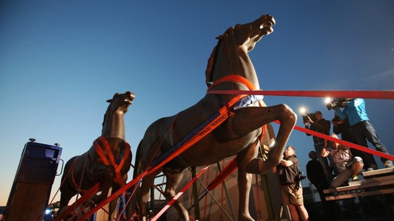 Im Streit um die 2015 in der Pfalz entdeckte NS-Kunst will sich der Angeklagte verteidigen. Im Streit um die 2015 in der Pfalz entdeckte NS-Kunst will sich der Angeklagte verteidigen.