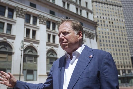 Der New Yorker Staatsanwalt Geoffrey Berman tritt nun doch zurück.