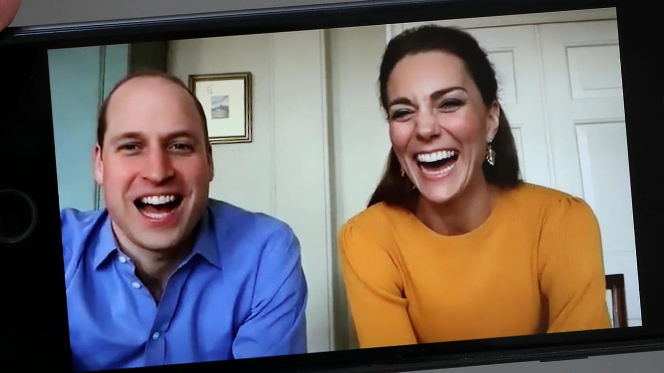 William und Kate: Zuletzt sah man sie vor allem in Videocalls, nun absolvierten sie wieder Face-to-Face-Termine und plauderten dabei aus dem Nähkästchen.