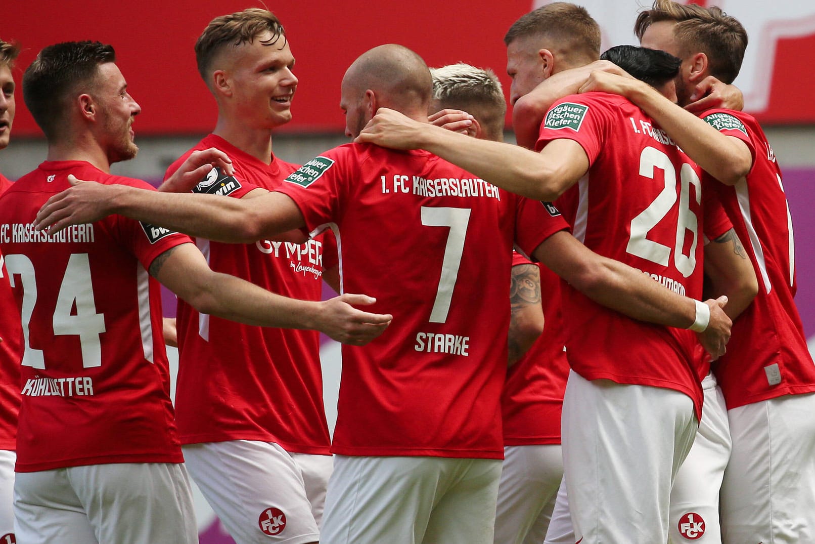 Jubel bei den Lauterern: Der FCK gewann locker gegen Uerdingen.