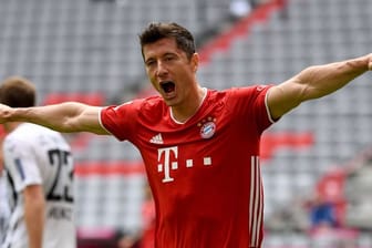 Bayerns Robert Lewandowski schraubte sein Torkonto gegen den SC Freiburg weiter nach oben.