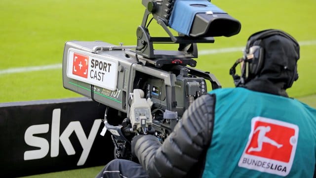 Nach dpa-Informationen bleibt Sky bis zur Saison 2024/2025 der wichtigste TV-Partner der Fußball-Bundesliga. Nach dpa-Informationen bleibt Sky bis zur Saison 2024/2025 der wichtigste TV-Partner der Fußball-Bundesliga.