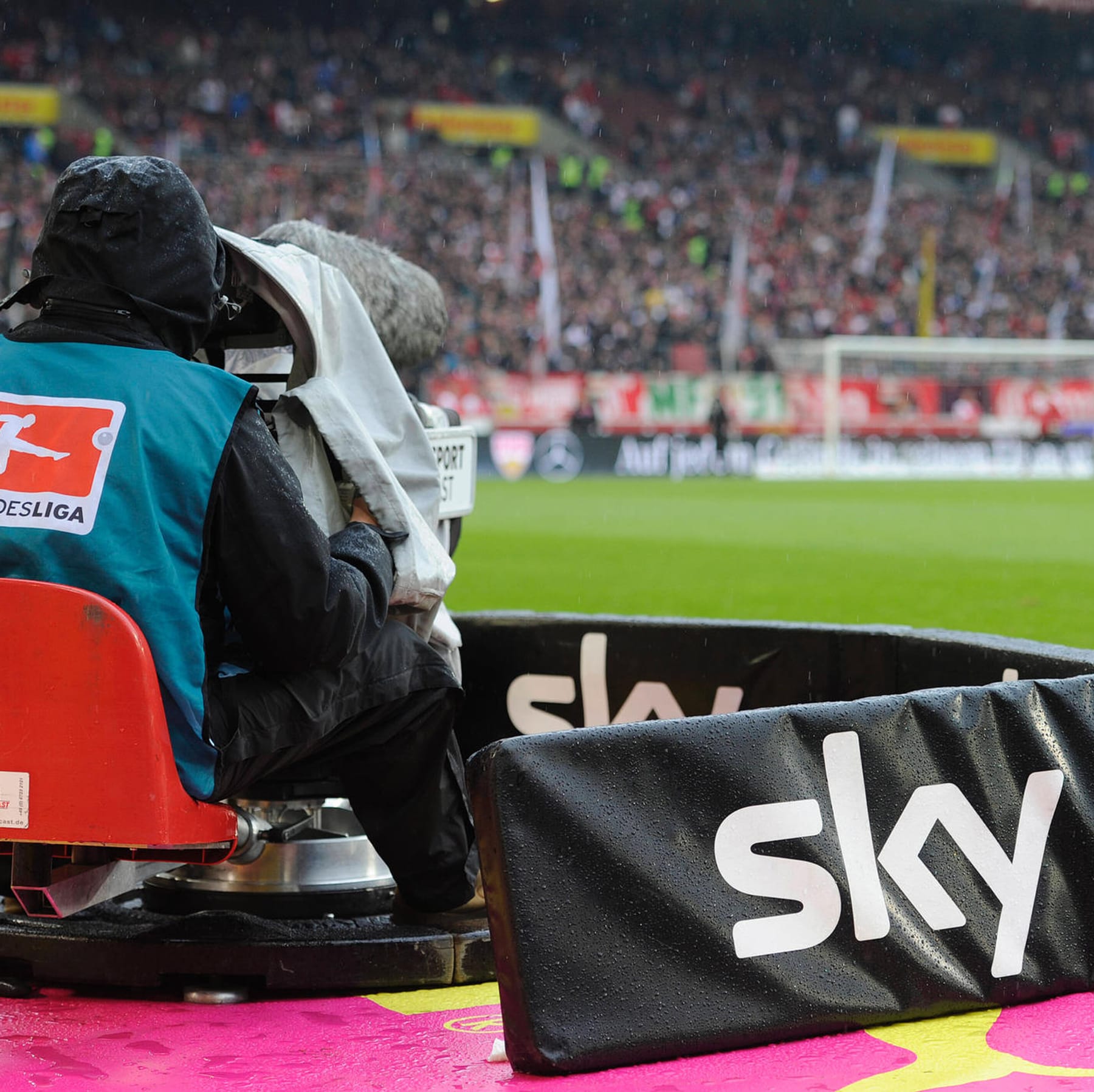 Bundesliga Sky sichert sich wohl TV-Pakete — Konkurrent geht leer aus
