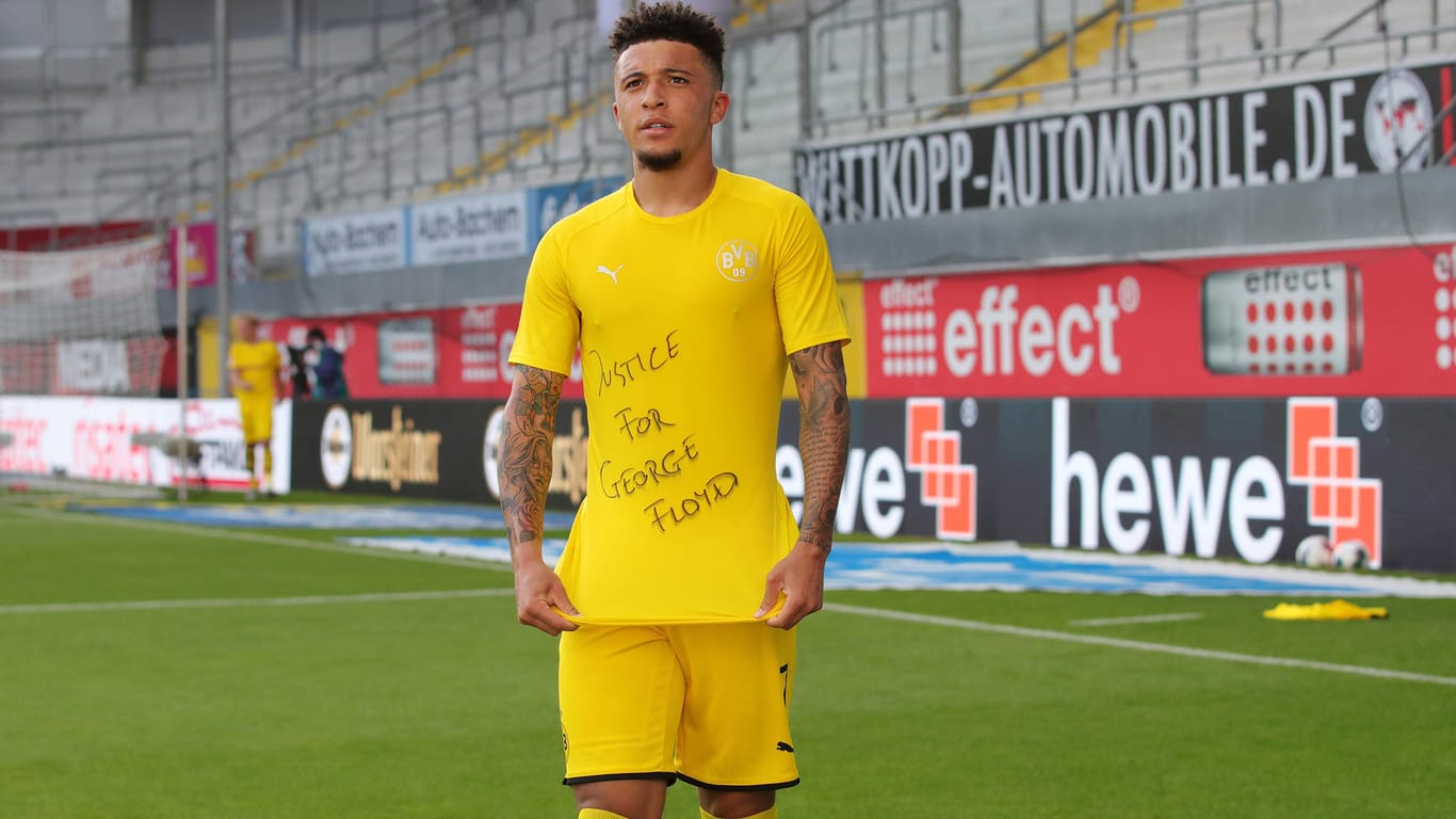 Engagiert: BVB-Star Jadon Sancho zeigte im Spiel gegen Paderborn die Botschaft "Gerechtigkeit für George Floyd" auf seinem Shirt.