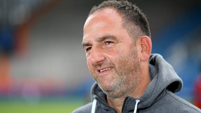 Heidenheim und Trainer Frank Schmidt können mit einem Sieg im direkten Duell am Hamburger SV vorbeiziehen.