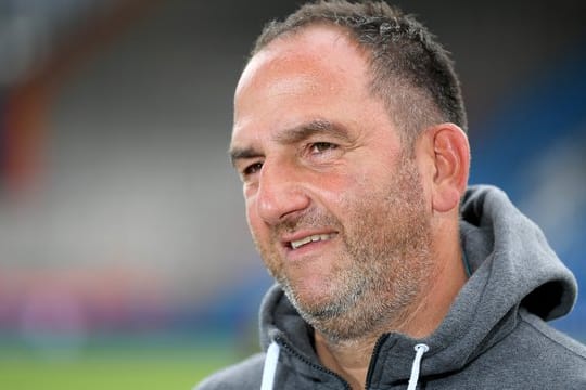 Heidenheim und Trainer Frank Schmidt können mit einem Sieg im direkten Duell am Hamburger SV vorbeiziehen.