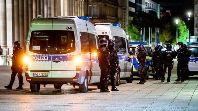 Polizeinheiten in Stuttgart