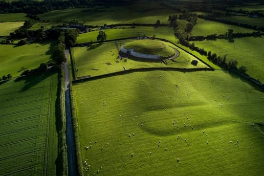 Die zwischen 3200 und 3000 vor Christus erbaute Anlage von Newgrange nördlich von Dublin zählt zum Unesco-Weltkulturerbe.