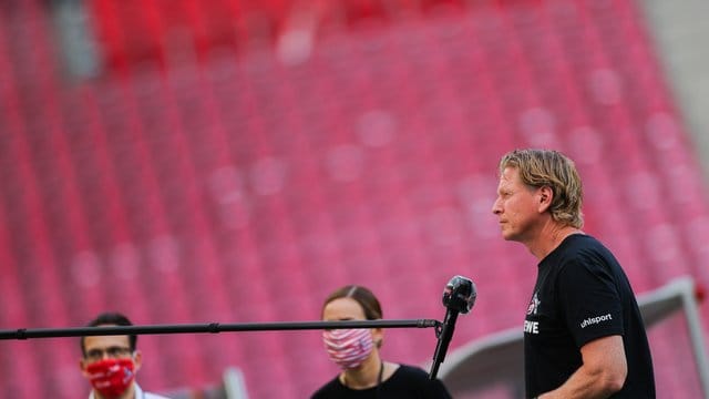 Kölns Trainer Markus Gisdol beim Interview.