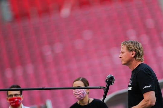 Kölns Trainer Markus Gisdol beim Interview.