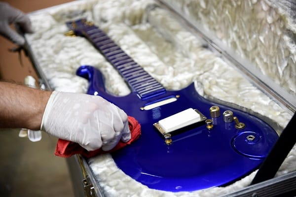 Die "Blue Angel"-Gitarre des verstorbenen Prince.