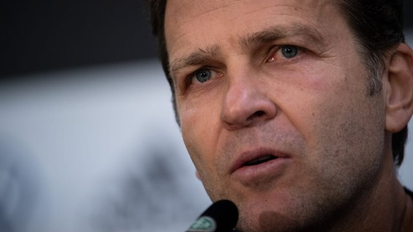 DFB-Direktor Oliver Bierhoff sieht keine Alternative zum engen Spielplan im Herbst.