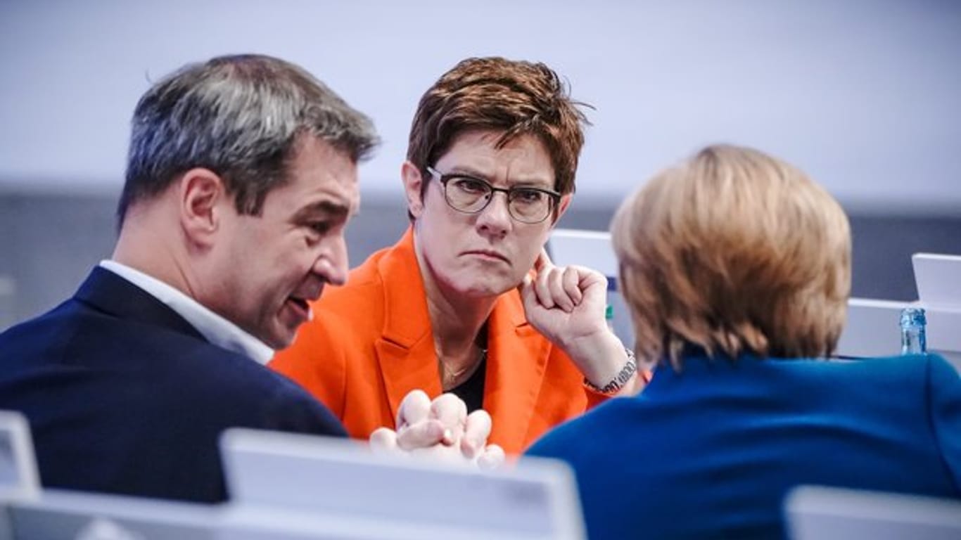 CSU-Chef Markus Söder zusammen mit Annegret Kramp-Karrenbauer und Bundeskanzlerin Angela Merkel.