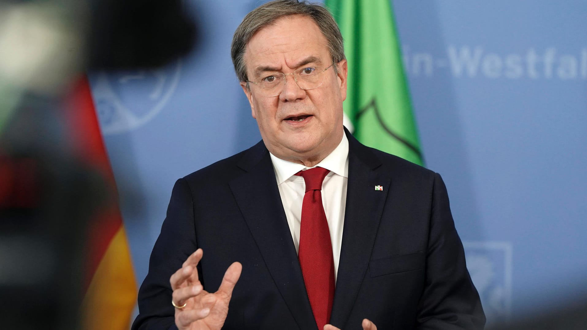 Brennpunkt Gütersloh: NRW-Ministerpräsident Armin Laschet äußert sich zu den aktuellen Entwicklungen. Brennpunkt Gütersloh: NRW-Ministerpräsident Armin Laschet äußert sich zu den aktuellen Entwicklungen.