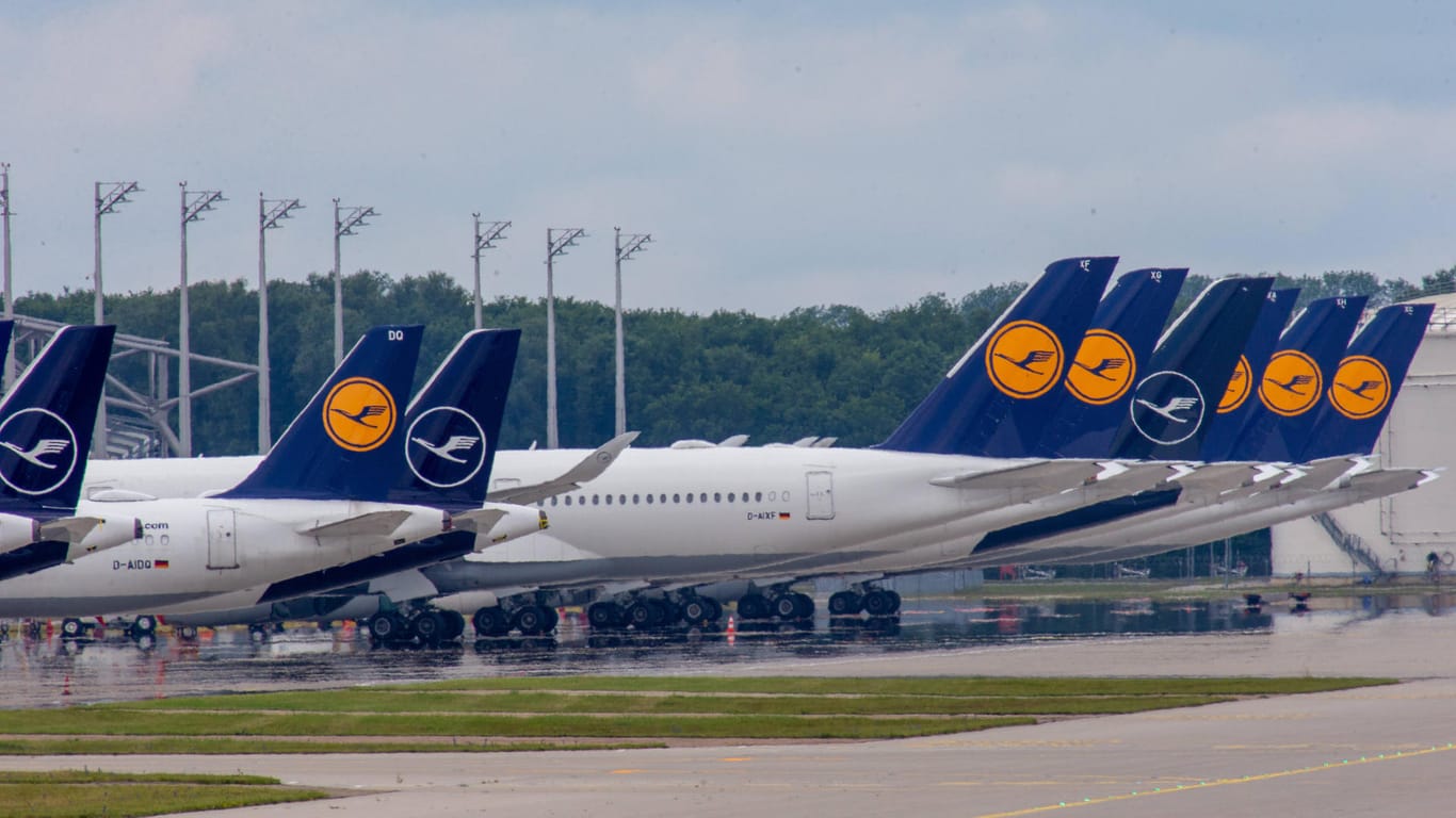 Flugzeuge der Lufthansa am Boden: Findet sich keine Mehrheit für die Rettungsmaßnahmen droht der Fluggesellschaft die Insolvenz.