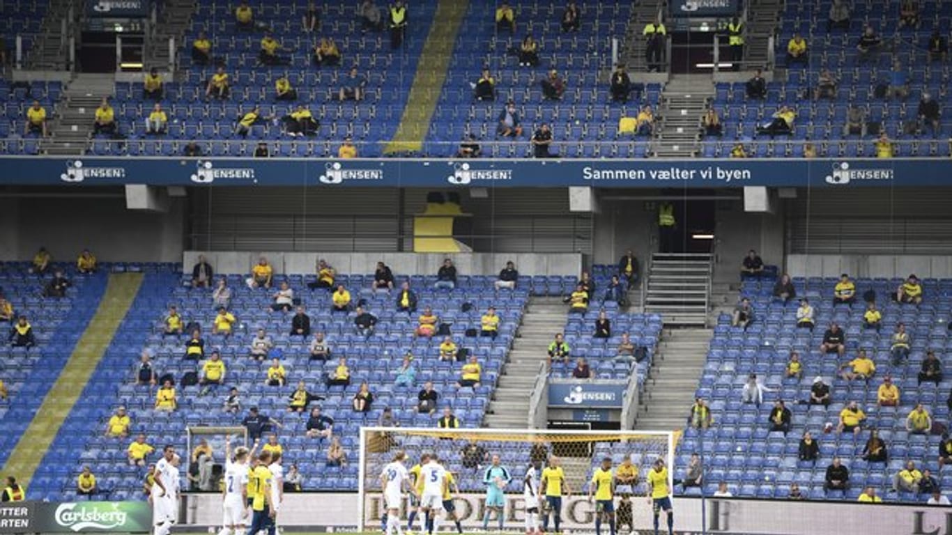 3000 Fans durften das Kopenhagen-Derby im Stadion verfolgen.