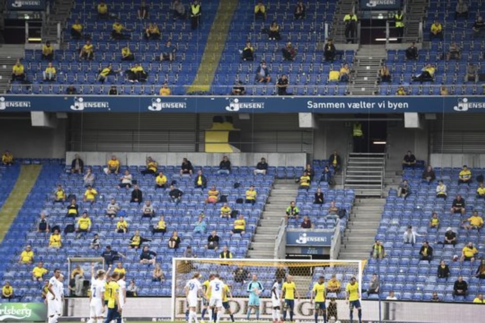 3000 Fans durften das Kopenhagen-Derby im Stadion verfolgen.