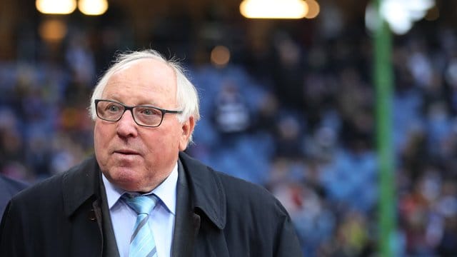 "Diese Niederlage muss ich erst mal verdauen", sagt HSV-Legende Uwe Seeler. "Diese Niederlage muss ich erst mal verdauen", sagt HSV-Legende Uwe Seeler.