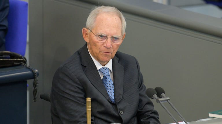 Wolfgang Schäuble: Der Bundestagspräsident kann in der Affäre um seinen Partei-Kollegen Amthor keinen Regelverstoß erkennen (Archivbild).