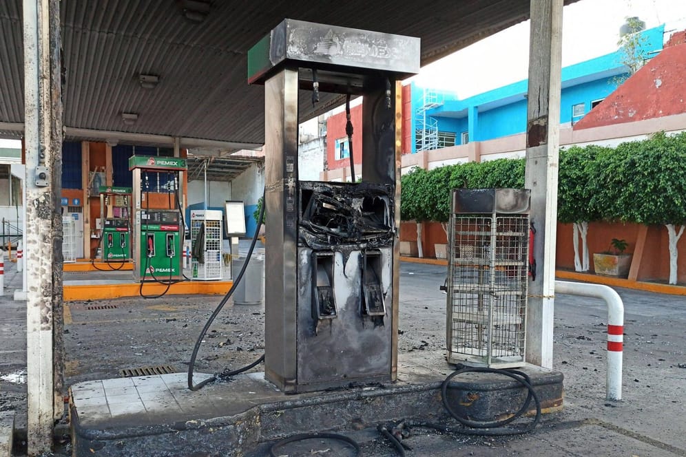 Ausgebrannte Tankstelle im Bundesstaat Guanajuato: Sicherheitskräfte gingen gegen das in der Region mächtige Kartell Santa Rosa de Lima vor.
