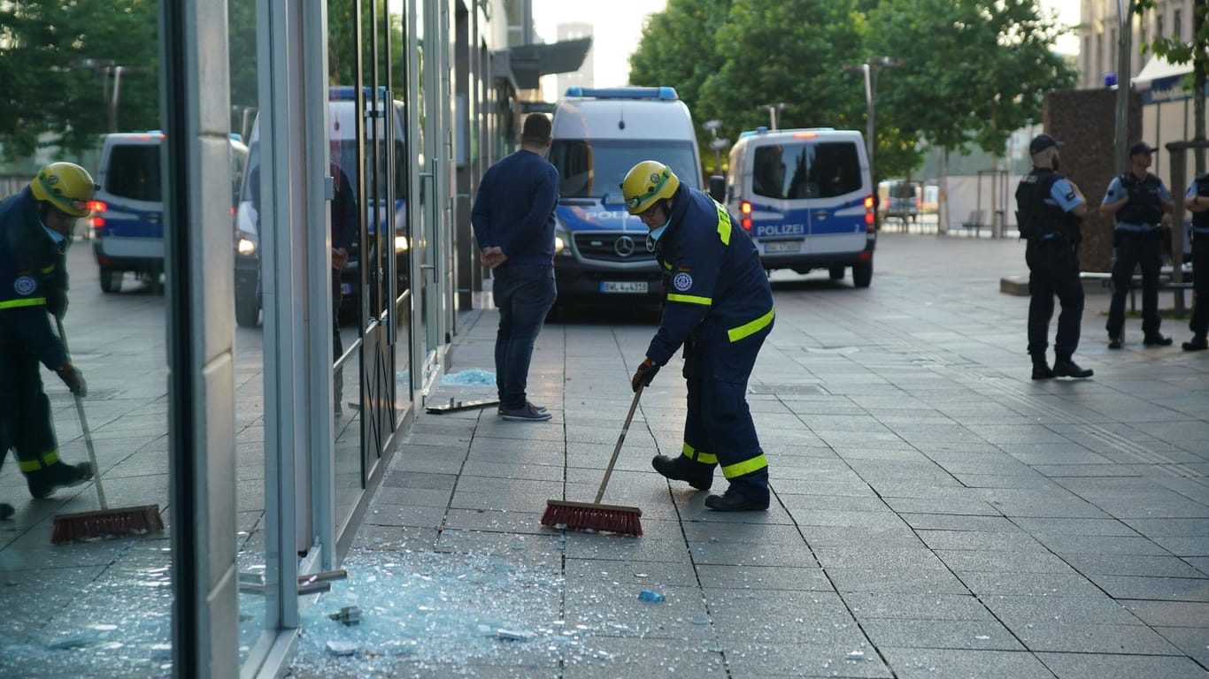 Randale und Plünderungen: In Stuttgart wird aufgeräumt.