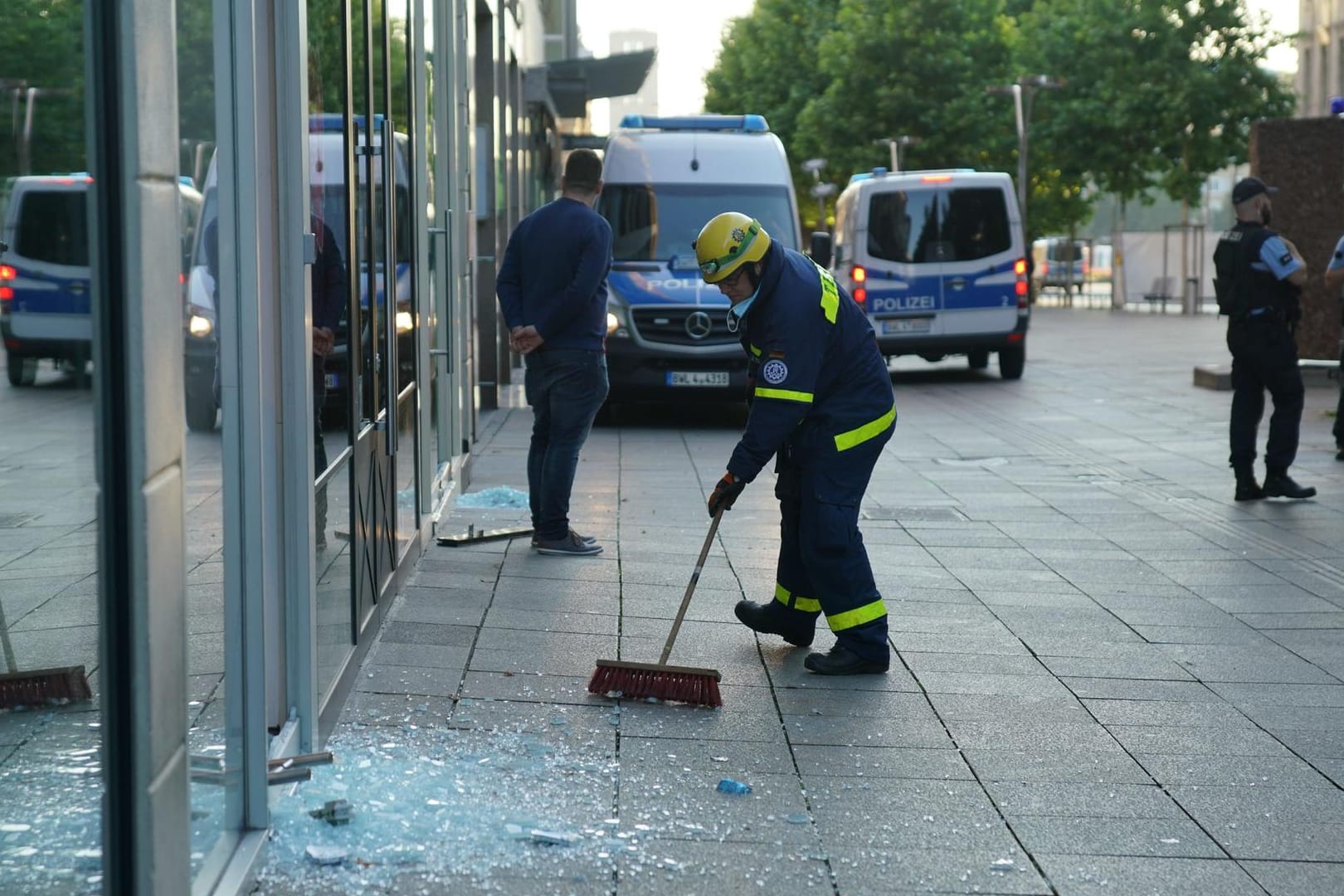 Randale und Plünderungen: In Stuttgart wird aufgeräumt.