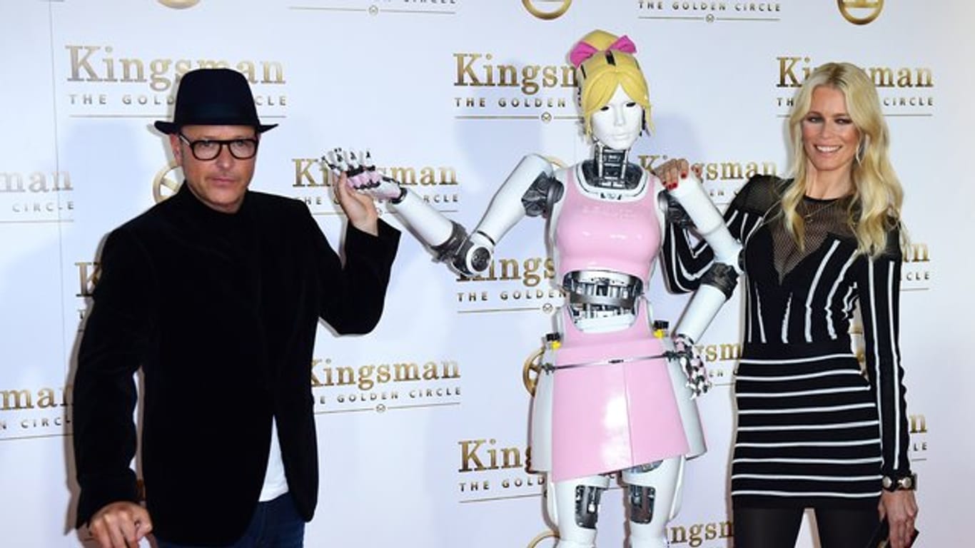 Regisseur Matthew Vaughn und Claudia Schiffer sind 2017 bei der Premiere des Films "Kingsman - The Golden Circle" in London.