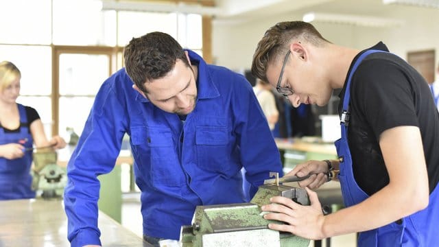 Auszubildende sollten im Betrieb die gleiche Wertschätzung erfahren wie alle anderen Mitarbeiter auch.