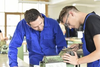 Auszubildende sollten im Betrieb die gleiche Wertschätzung erfahren wie alle anderen Mitarbeiter auch.