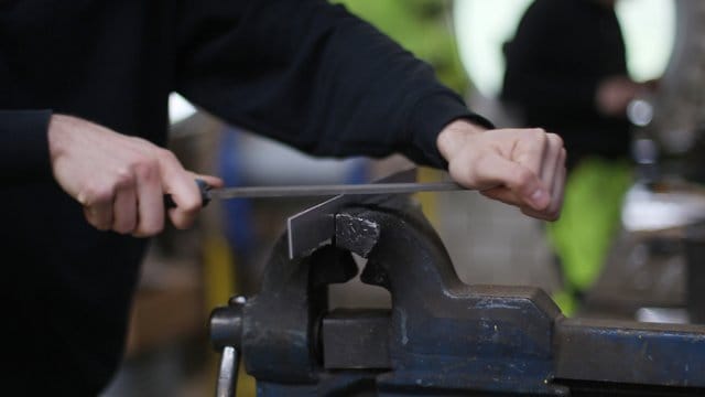 Auch mit einem durchschnittlichen Hauptschulabschluss können Jugendliche eine Ausbildung im Handwerk finden.